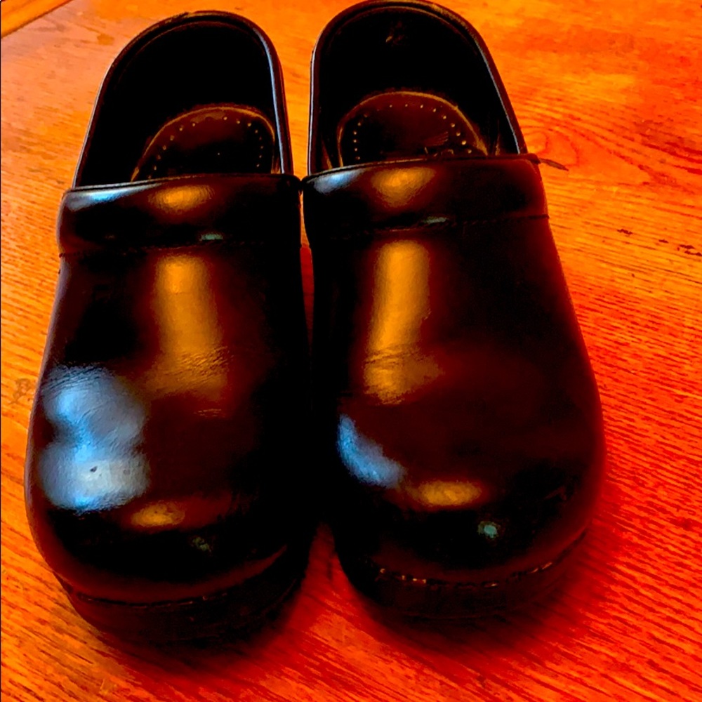 Dan ski nurse shoes